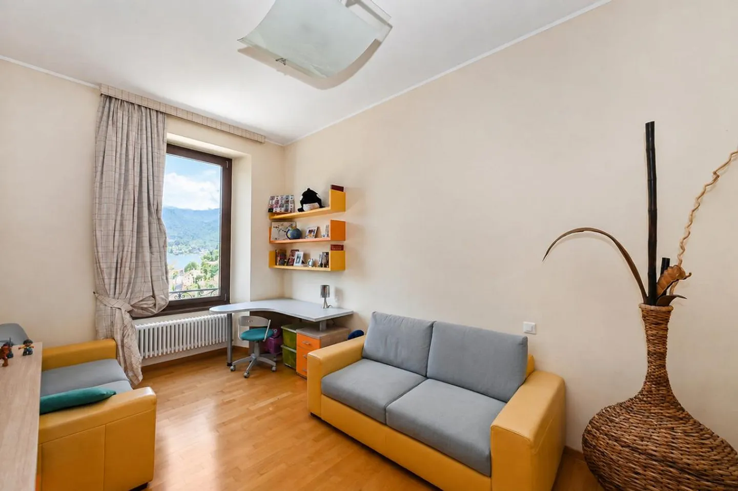 Elegant Penthouse with Lake Lugano View in Maroggia - Photo 14 of 21
