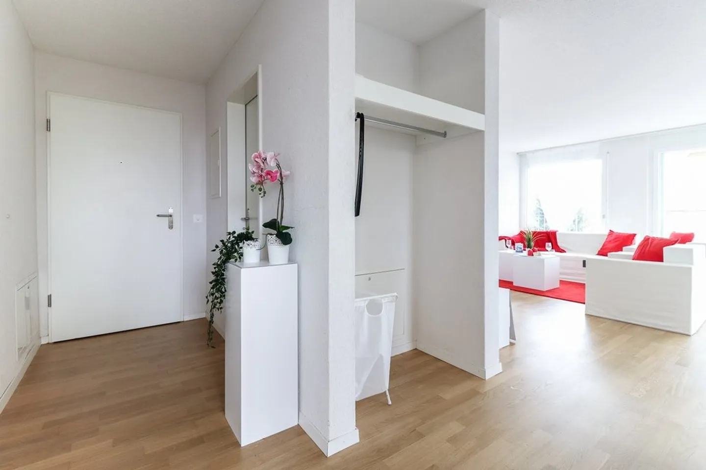 Modern 3.5-Room Apartment - Photo 2 of 10