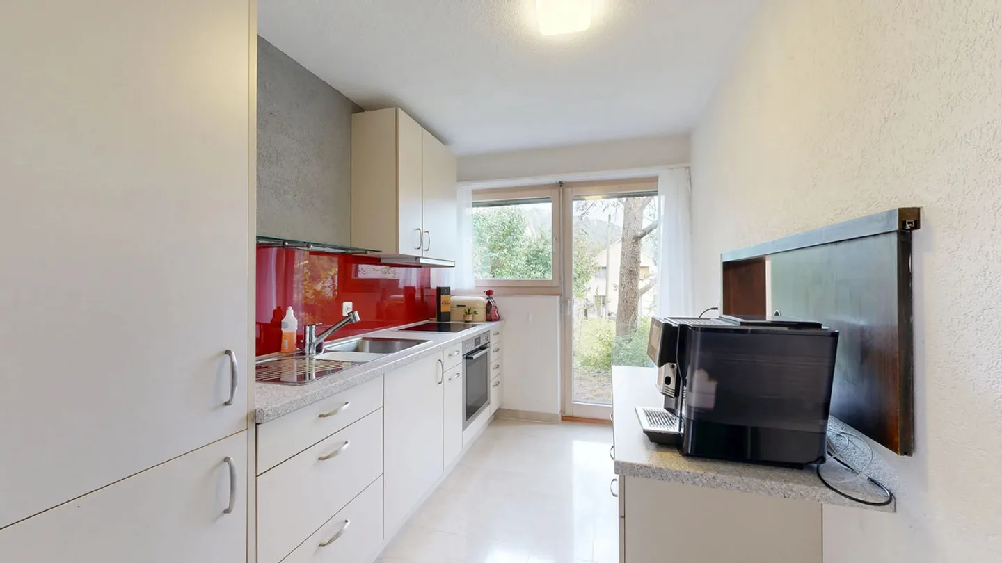 Maison multifamiliale avec trois appartements et trois places de parking extérieures - Photo 16 sur 29