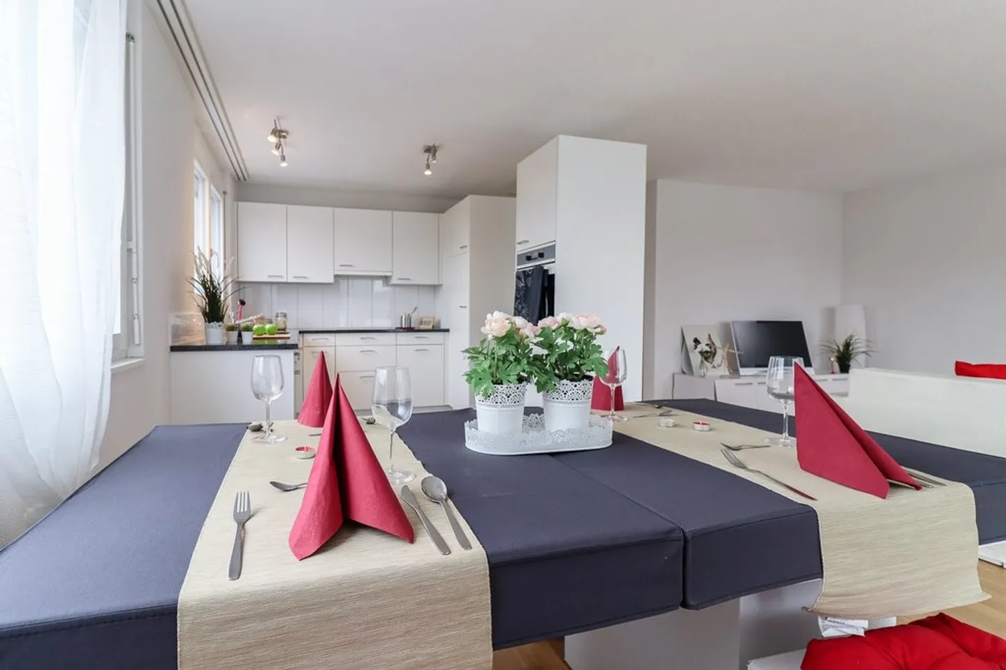 Modern 3.5-Room Apartment - Photo 5 of 10