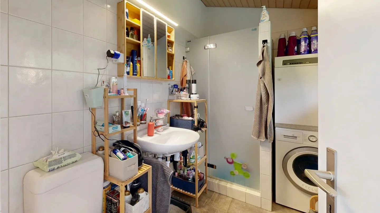 Maison multifamiliale avec trois appartements et trois places de parking extérieures - Photo 25 sur 29