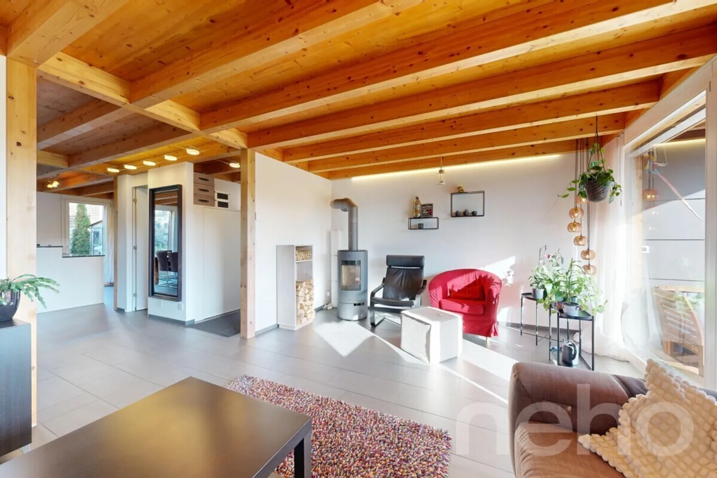 Spacious Semi-Detached House - Photo 3 of 12