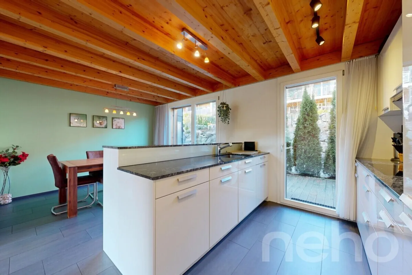 Spacious Semi-Detached House - Photo 4 of 12