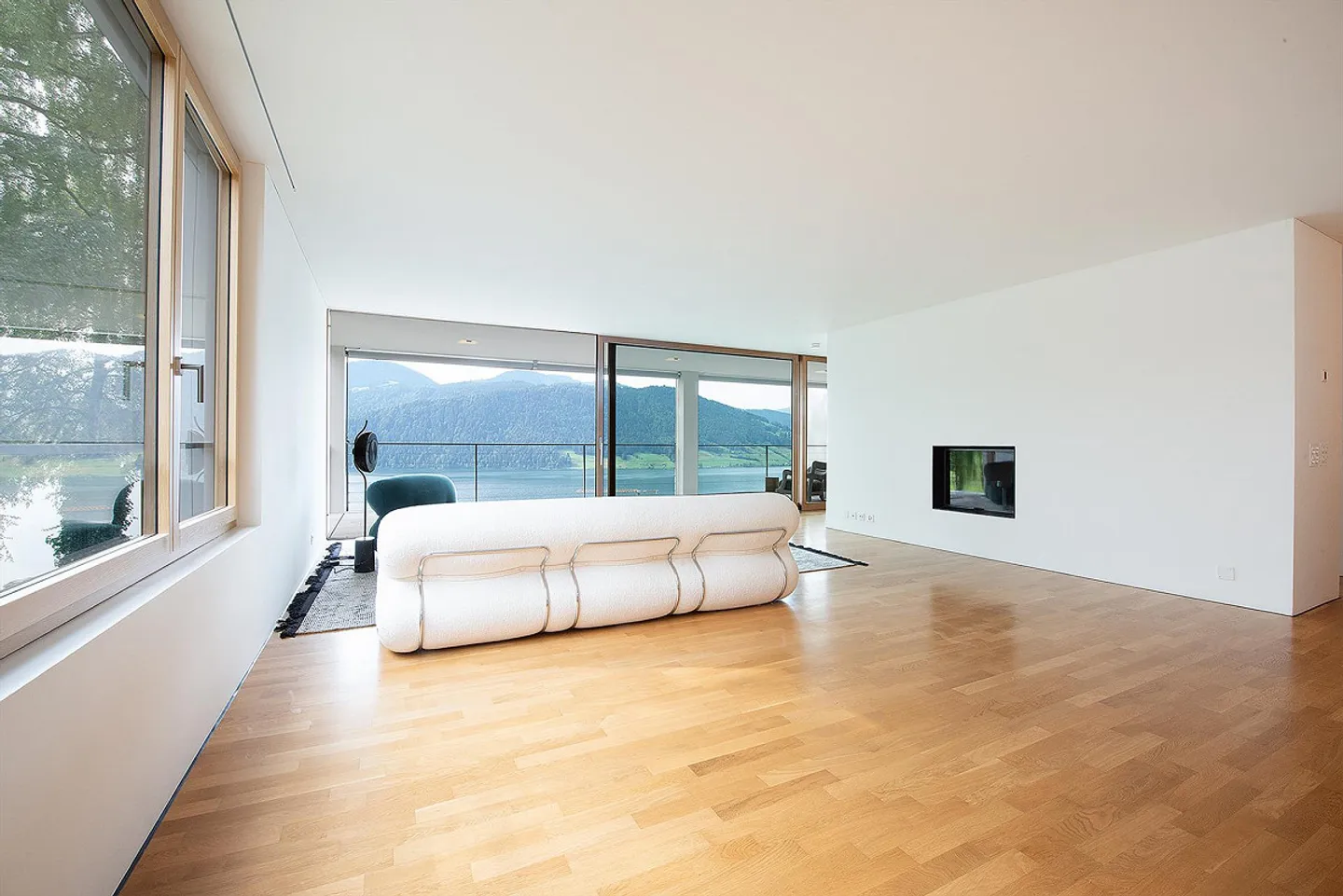 Appartamento 5.5 locali con vista favolosa sul lago/montagna - Foto 2 di 7