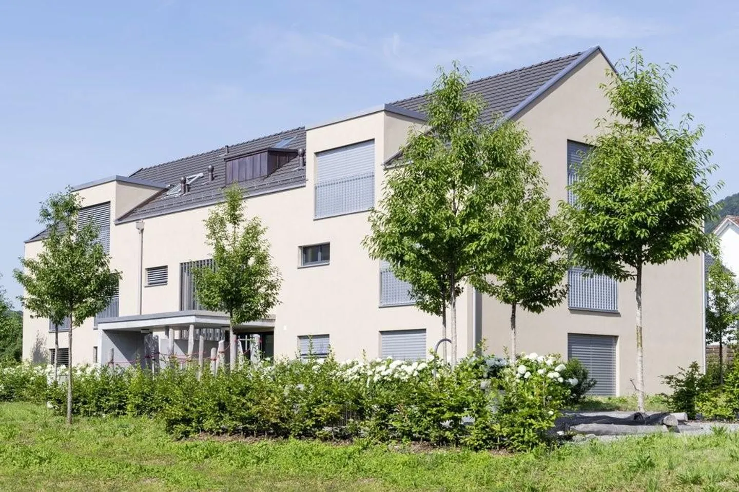 Appartement moderne de 3,5 pièces à louer dans la verdure - Photo 1 sur 10