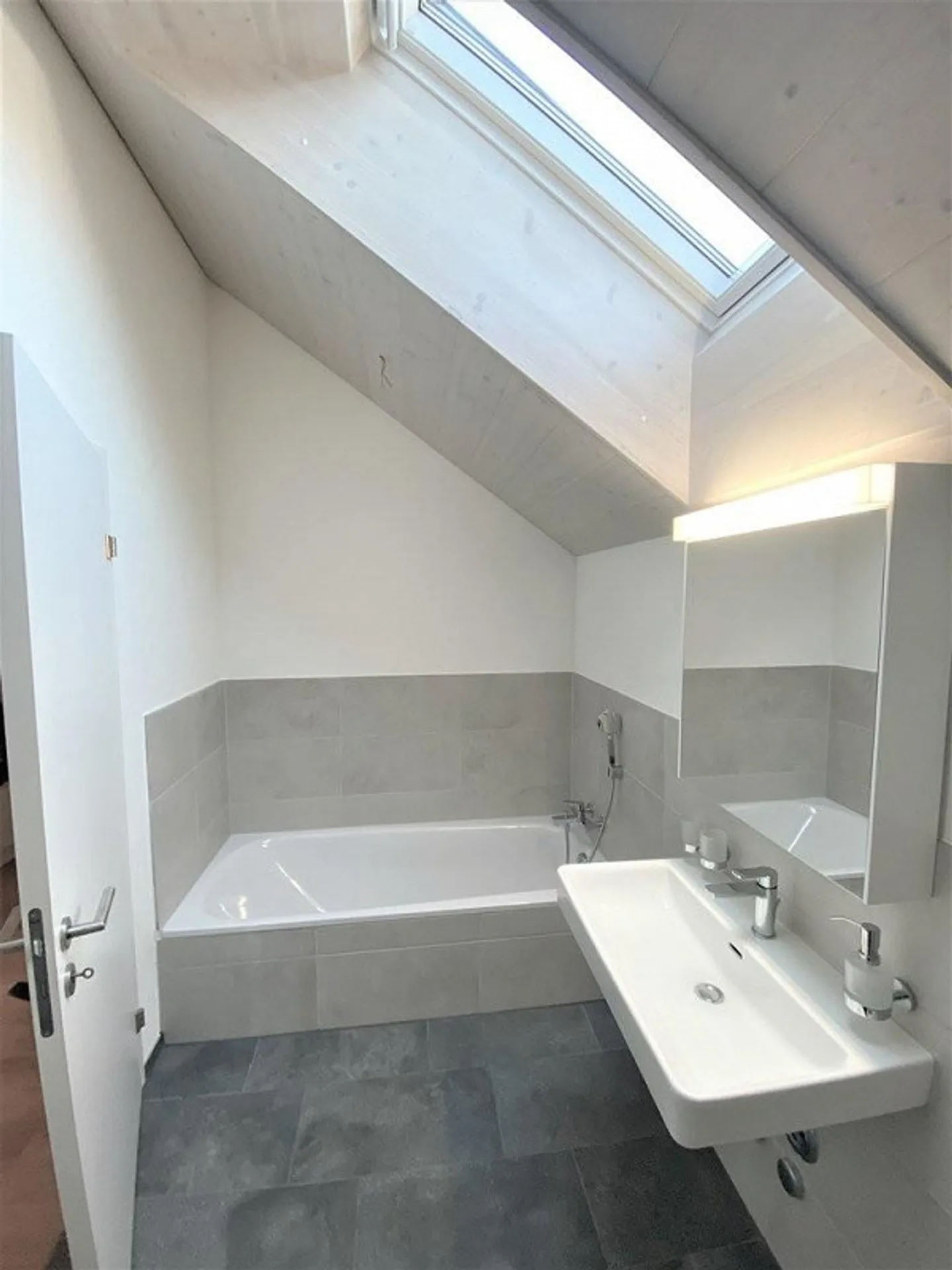 Appartement moderne de 3,5 pièces à louer dans la verdure - Photo 6 sur 10