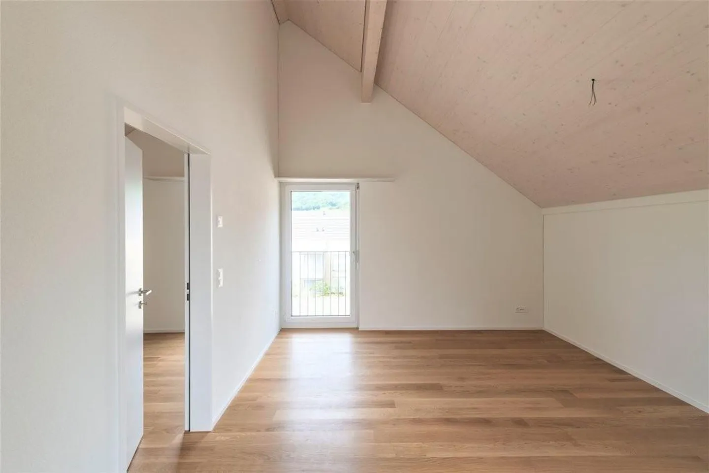 Appartement moderne de 3,5 pièces à louer dans la verdure - Photo 3 sur 10