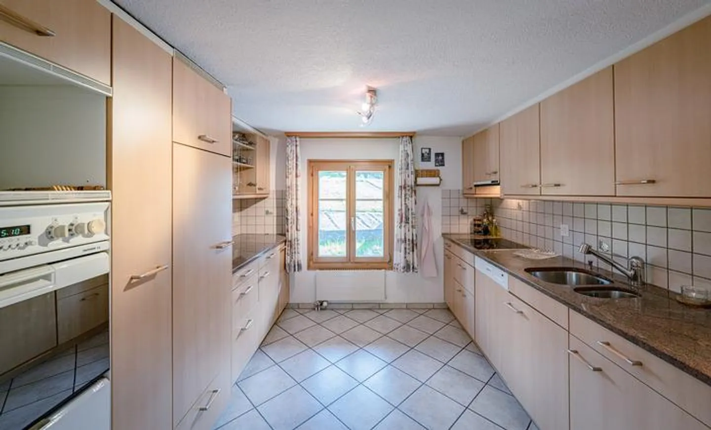 Charmant et Abordable - Maison de 8 Chambres avec Appartement - Photo 3 sur 8