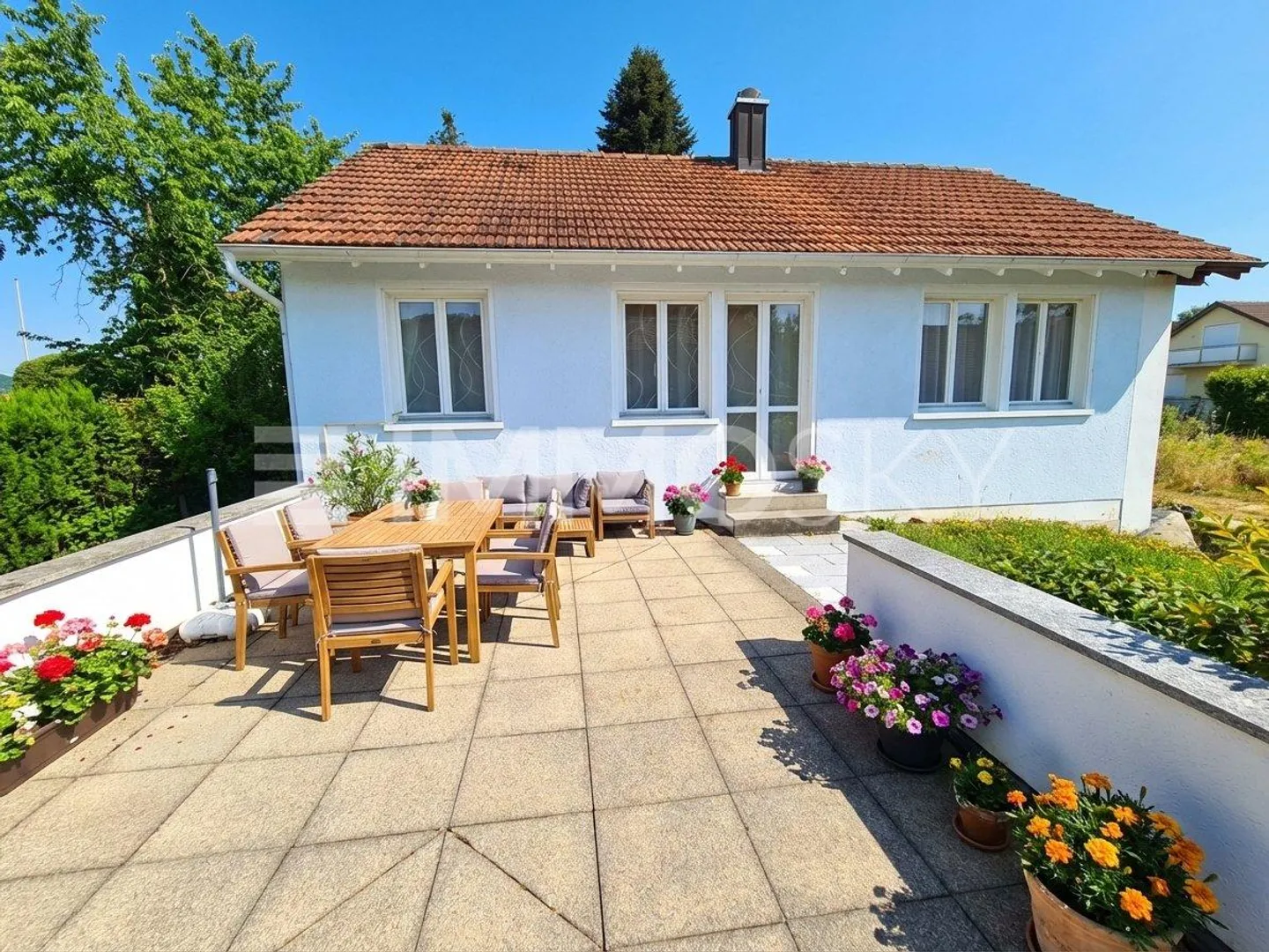 Charming little house to feel at home - Photo 1 of 5