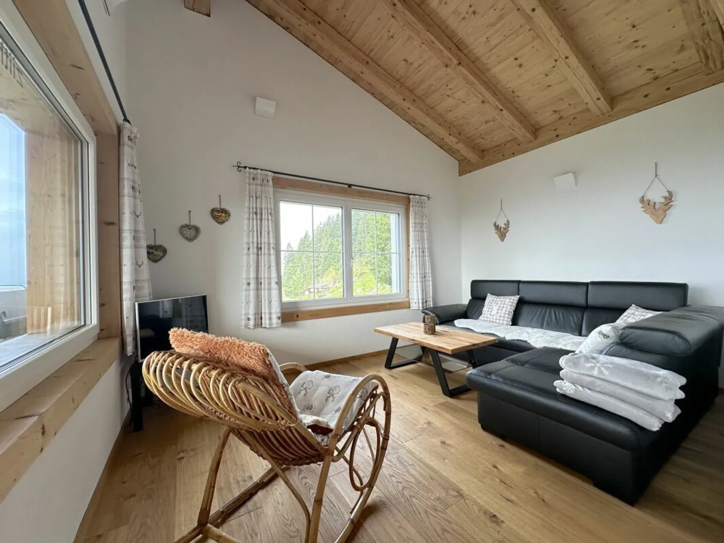 Mountain Chalet - Photo 6 of 19