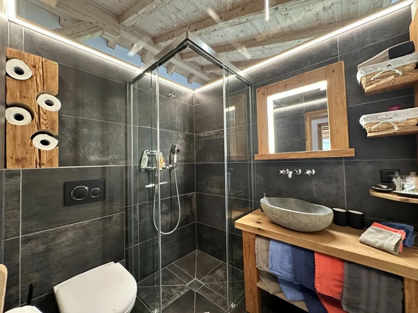 Mountain Chalet - Photo 9 of 19