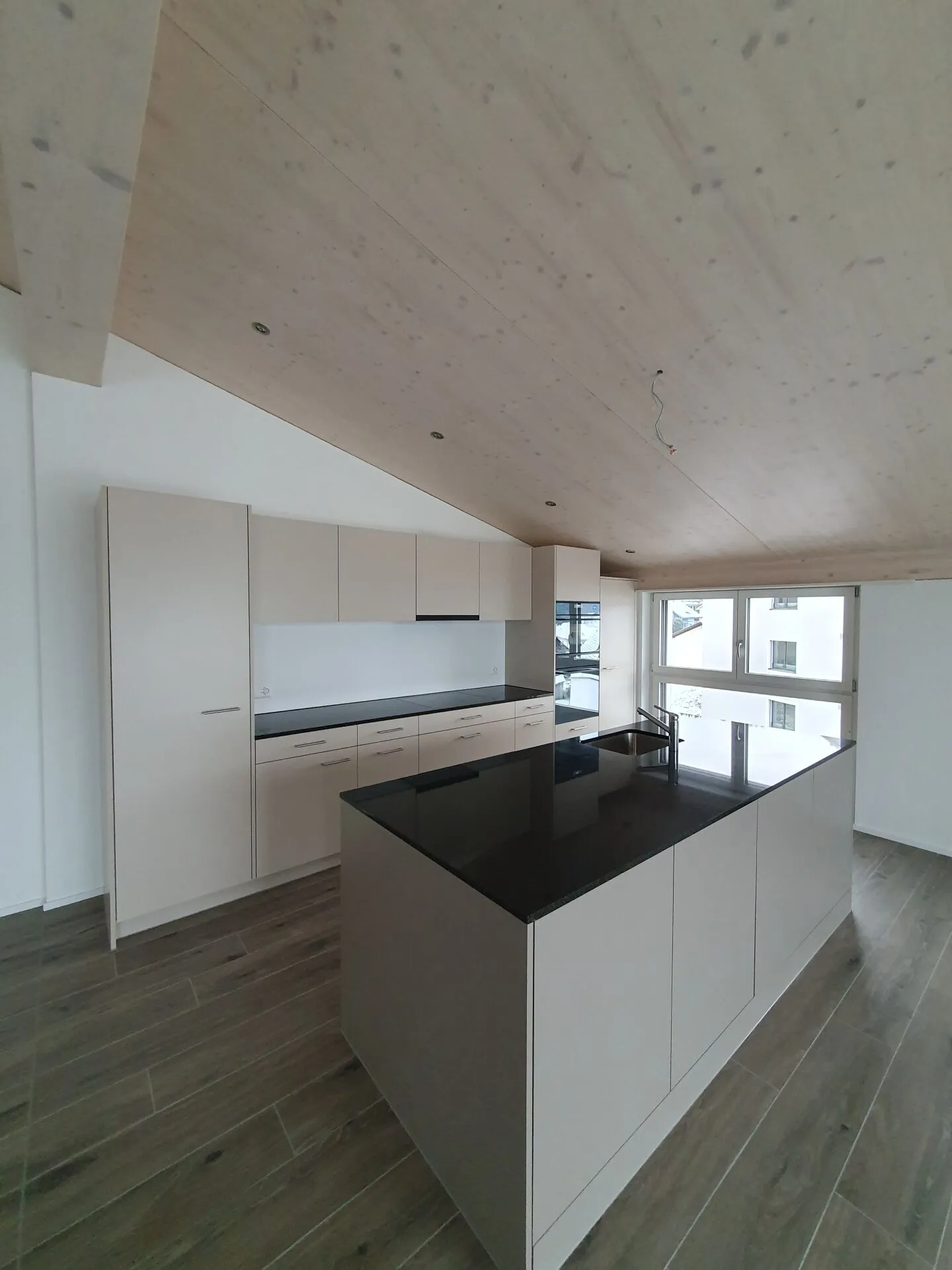 Vente : Appartement en copropriété de 4,5 pièces au dernier étage - Photo 4 sur 13