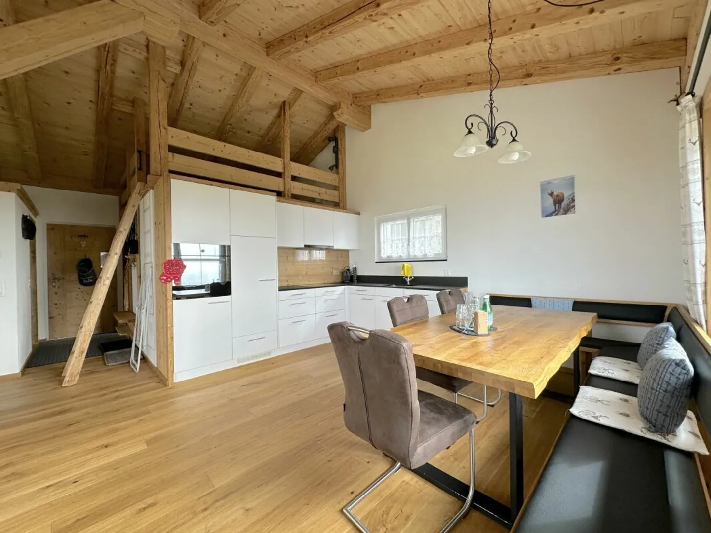 Mountain Chalet - Photo 3 of 19