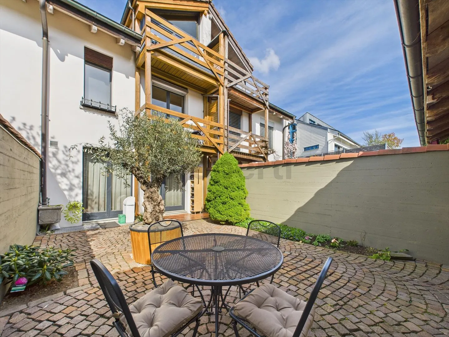 Casa a gradini in affitto - Foto 2 di 12