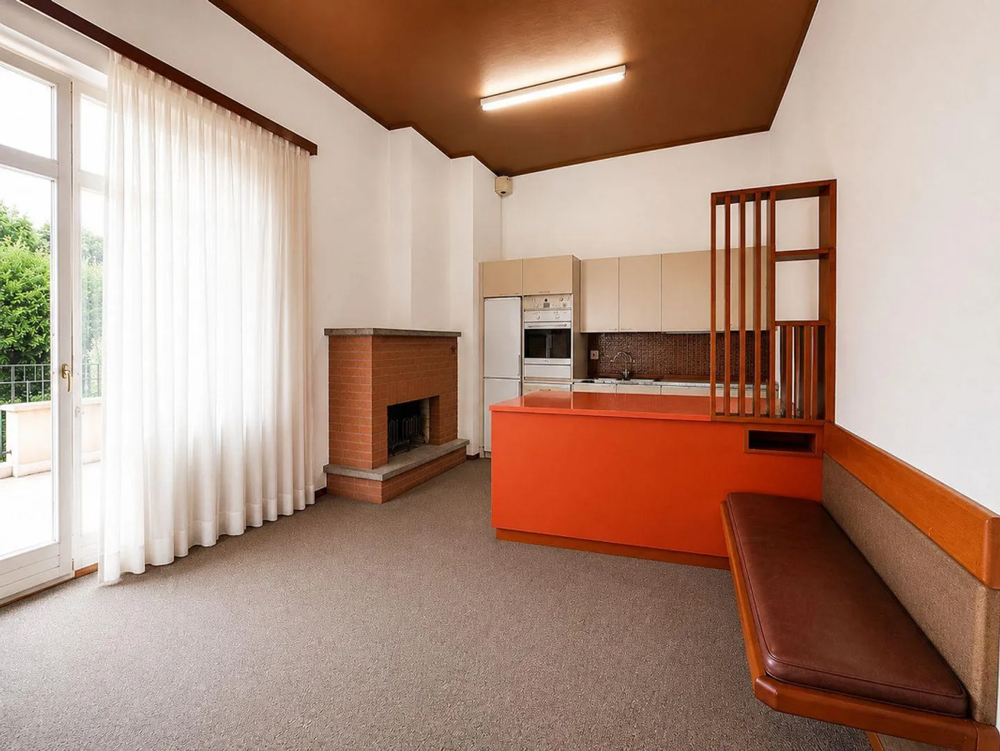 Spaziosa casa familiare con giardino privato in una tranquilla zona residenziale di Chiasso - Foto 3 di 15