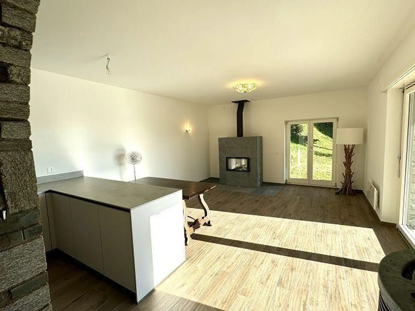 Villa 3 1/2 pièces avec beaucoup de terrain dans un endroit très calme et ensoleillé... - Photo 2 sur 25