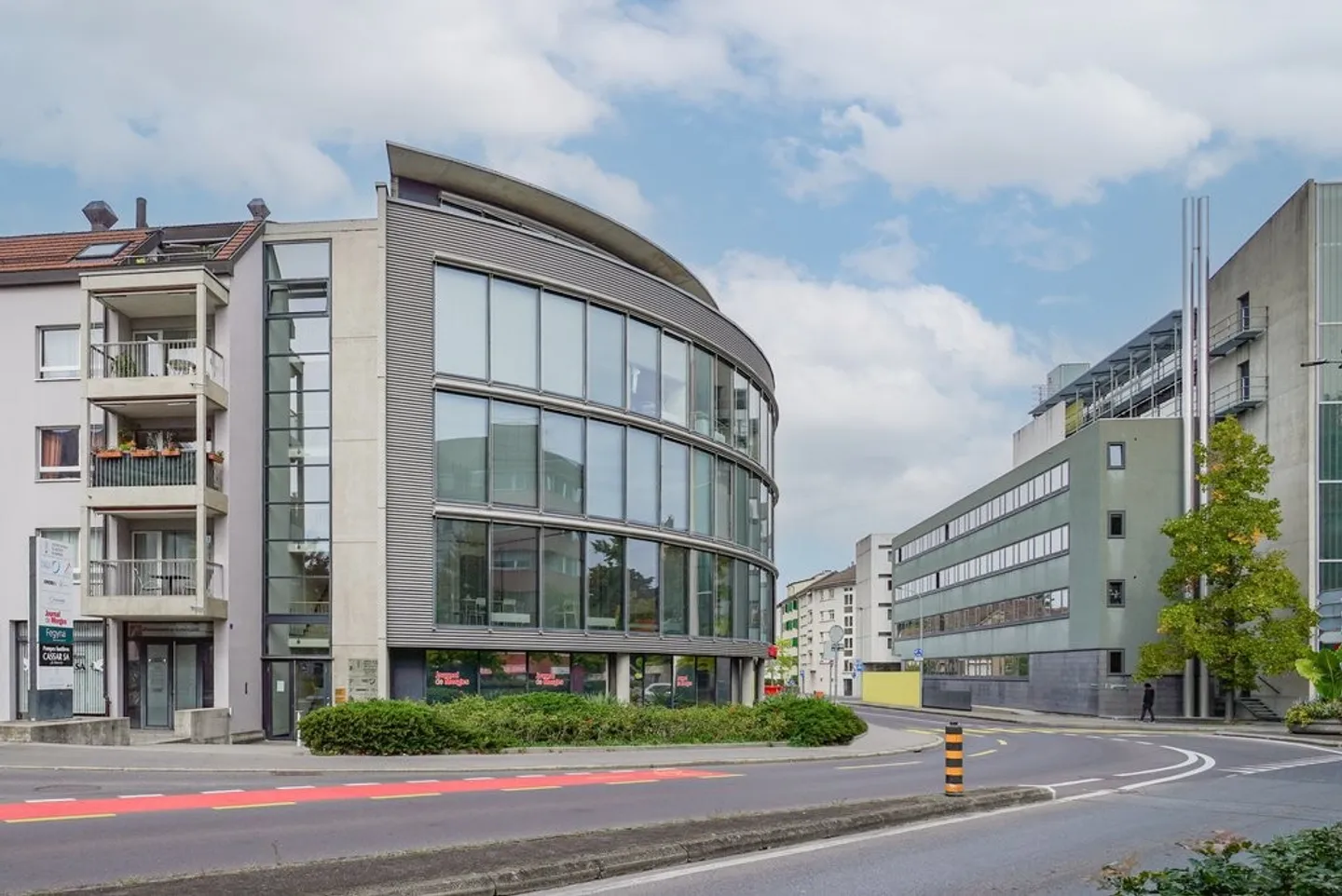 Vos futurs bureaux, à deux pas de toutes les commodités - Photo 1 sur 9