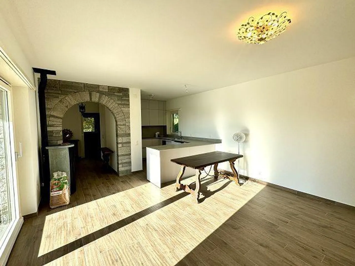 Villa 3 1/2 pièces avec beaucoup de terrain dans un endroit très calme et ensoleillé... - Photo 3 sur 25