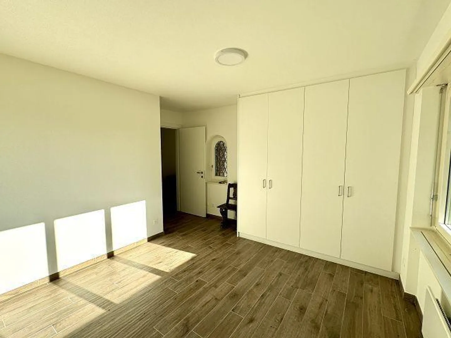 Villa 3 1/2 pièces avec beaucoup de terrain dans un endroit très calme et ensoleillé... - Photo 4 sur 25