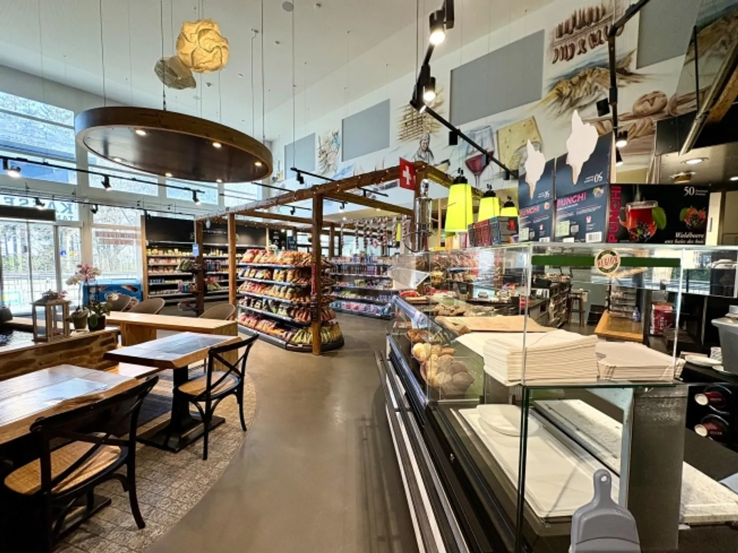 ATTRACTIVE COMMERCIAL SPACE WITH TOP EQUIPMENT - Photo 3 of 5