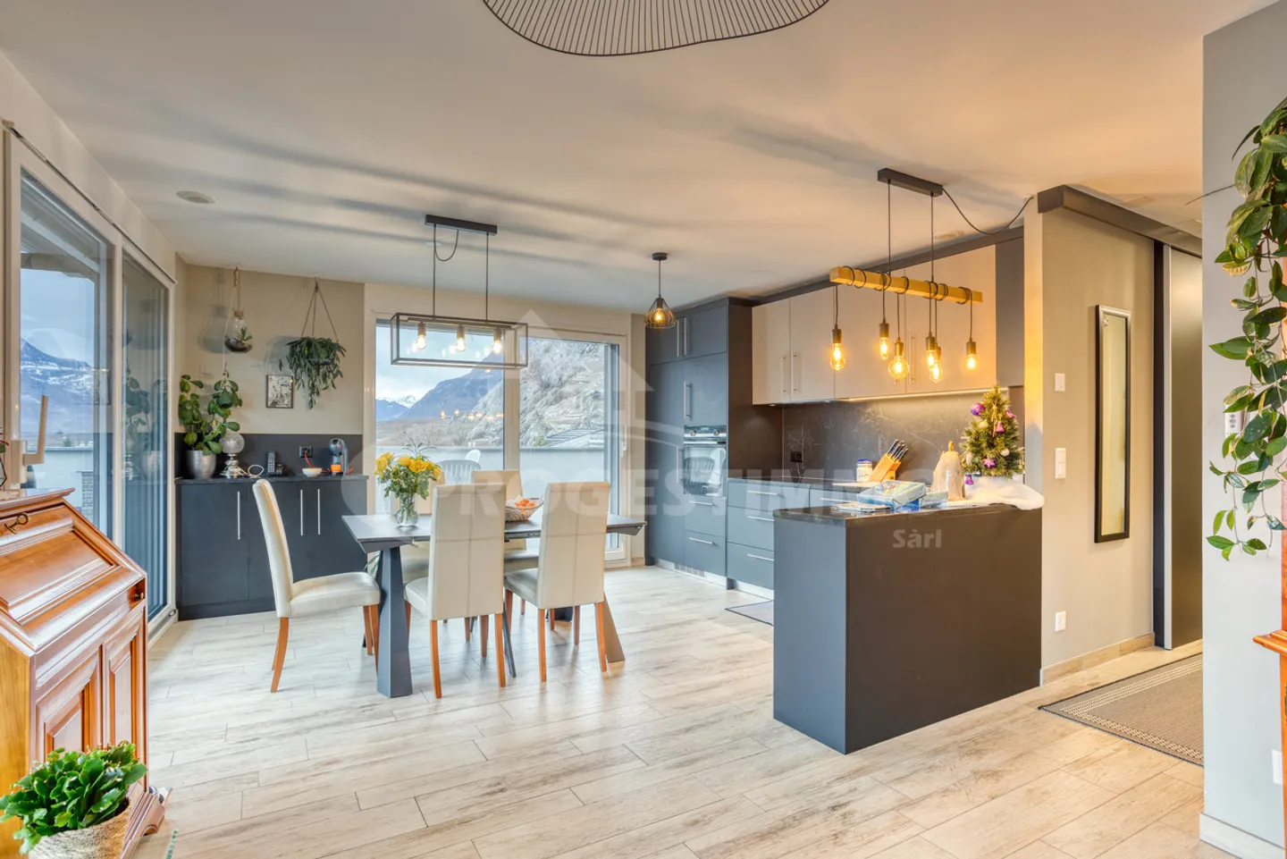 MODERNES PENTHOUSE MIT SPEKTAKULÄRER AUSSICHT - Foto 2 von 9