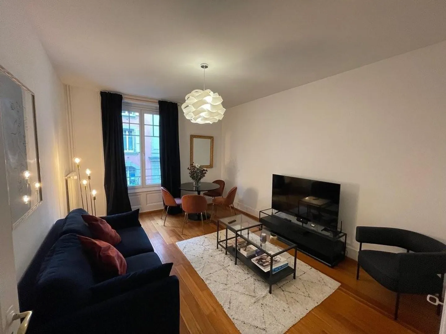 Appartement Charmant au Centre-Ville - Photo 2 sur 6