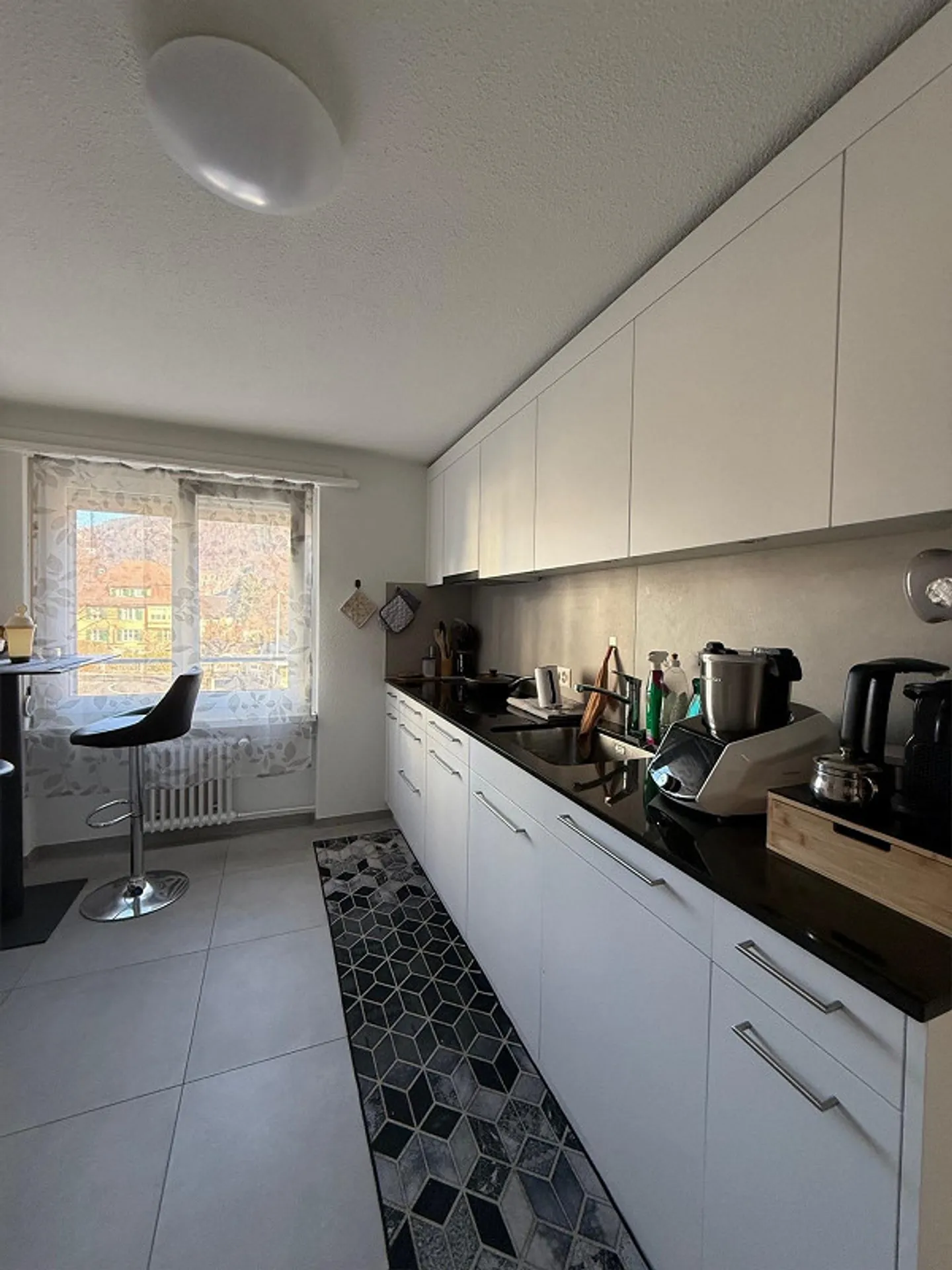 Beautiful and spacious 4-room apartment in Glarus - Photo 1 of 12