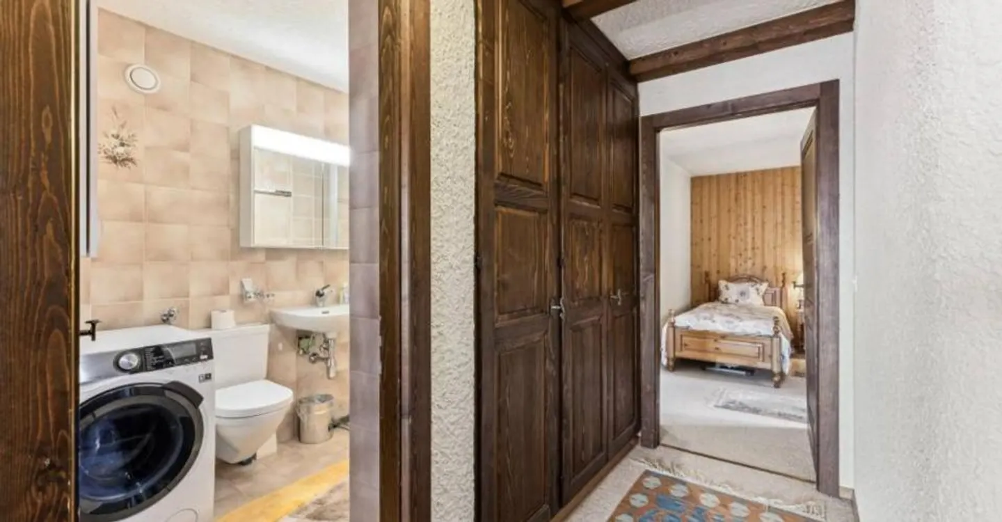 Charming Apartment with Balcony - Photo 12 of 12