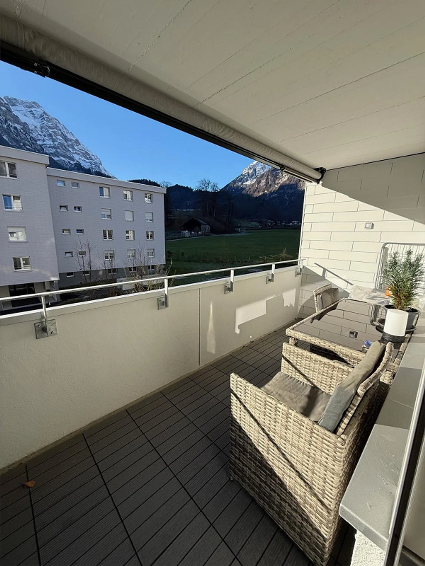 Beautiful and spacious 4-room apartment in Glarus - Photo 5 of 12