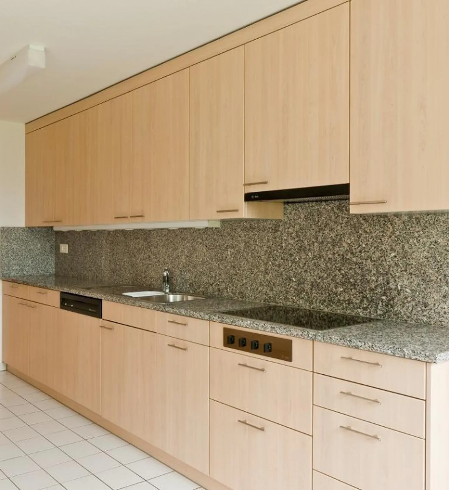 AFFITTARE SENZA DEPOSITO - Abitazione adatta alle famiglie in una posizione soleggiata - Foto 2 di 7