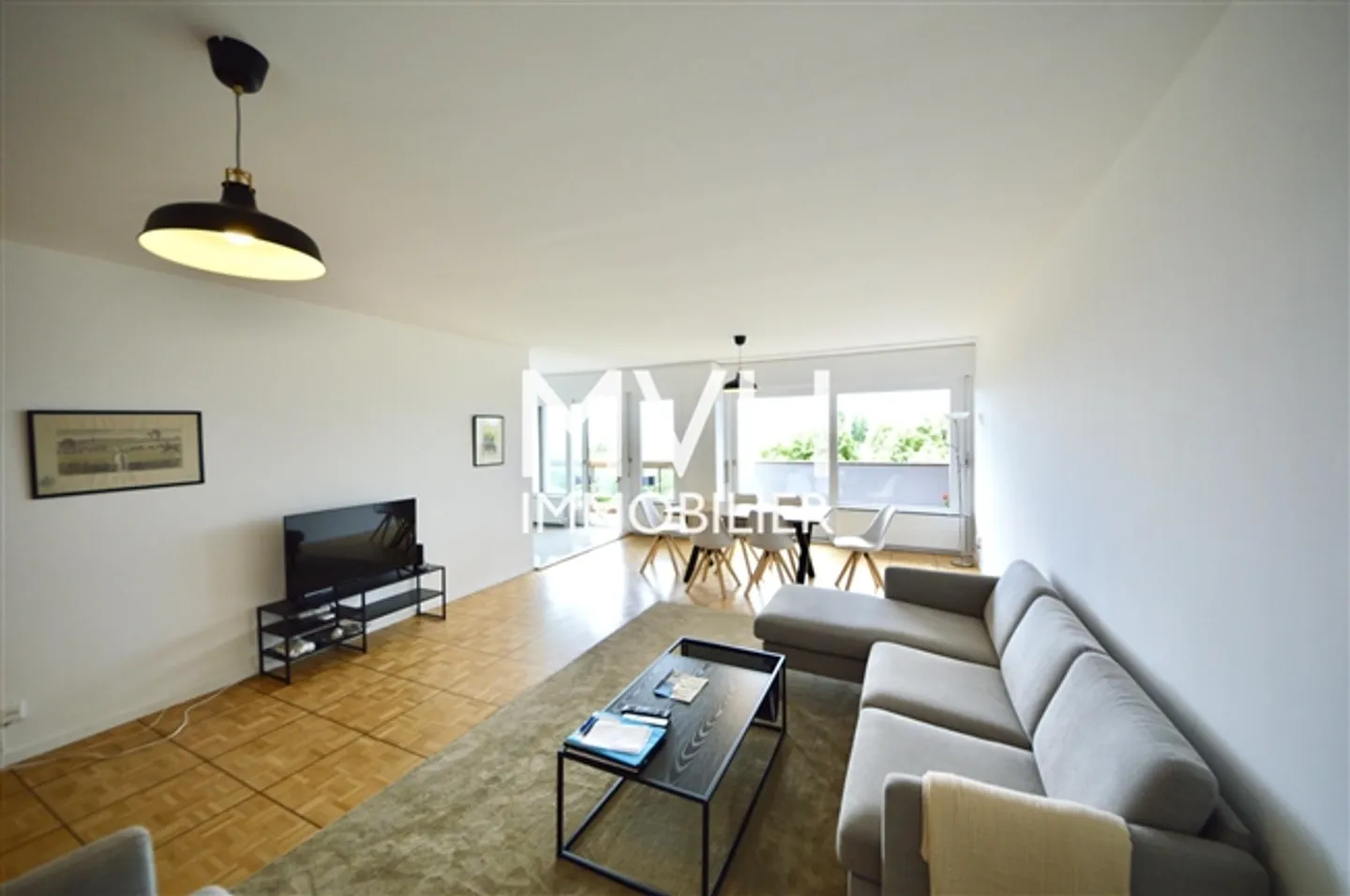 Appartement rénové au 9ème étage avec jet d'eau et vue sur le Mont Blanc - Photo 7 sur 10