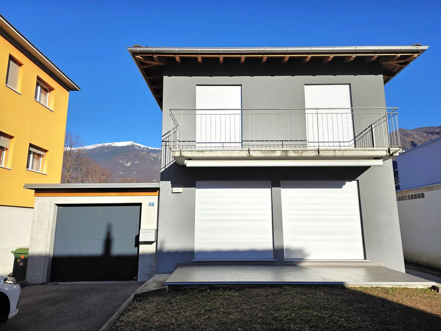 Villa neu gebaut in Wohngegend - Foto 1 von 17