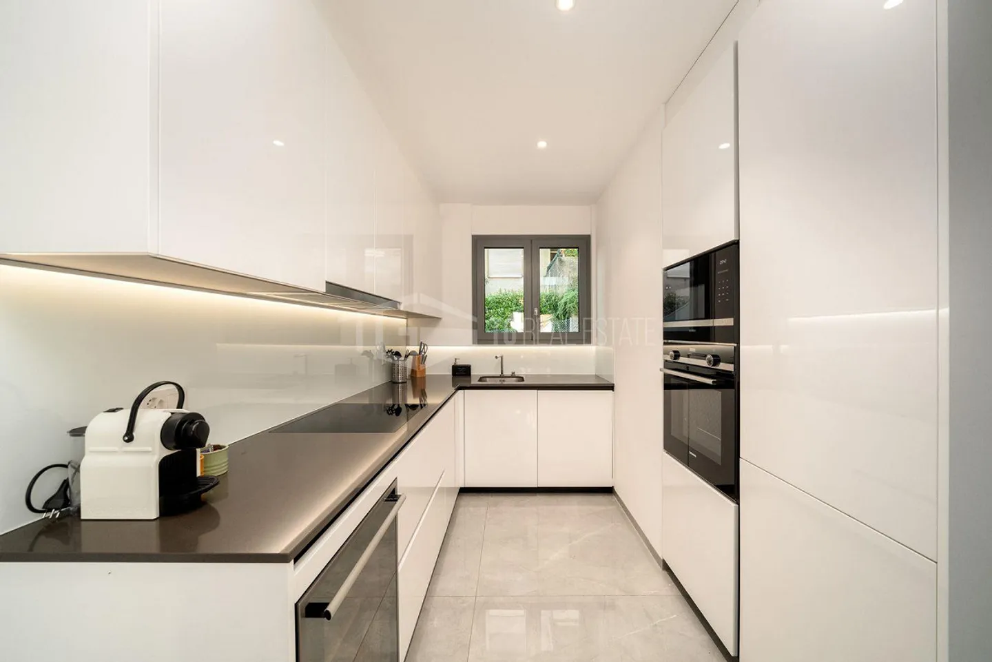 APPARTEMENT DANS LE PARADIS MEUBLÉ - Photo 6 sur 17