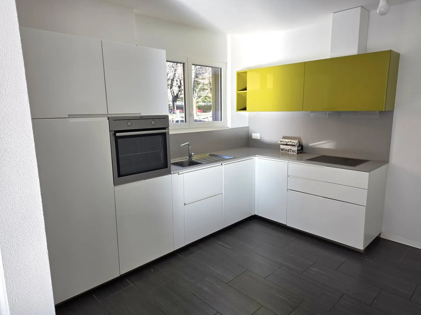 Villa neu gebaut in Wohngegend - Foto 6 von 17