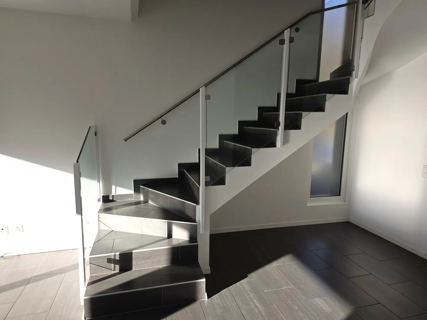 Villa neu gebaut in Wohngegend - Foto 5 von 17