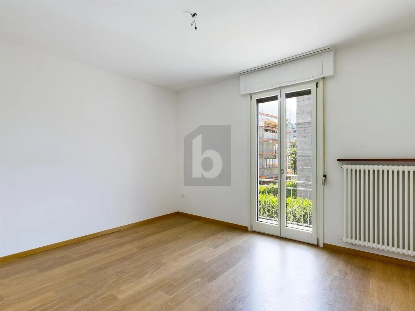 SPACIOUS AND BRIGHT - Photo 5 of 6