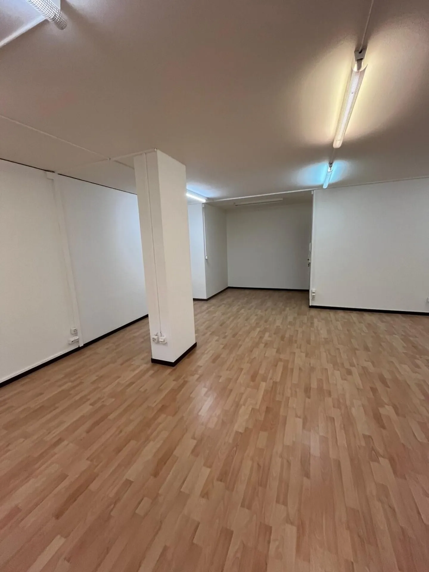 LOCARNO, We rent a renovated office space - Photo 3 of 3