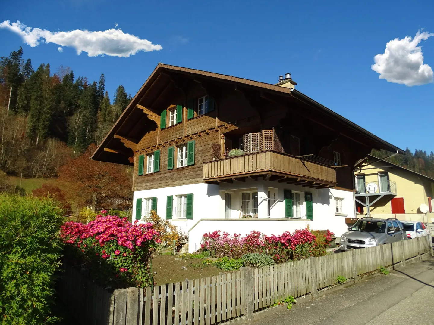 Appartement calme de 3,5 pièces au 1er étage avec balcon ensoleillé - Photo 2 sur 8