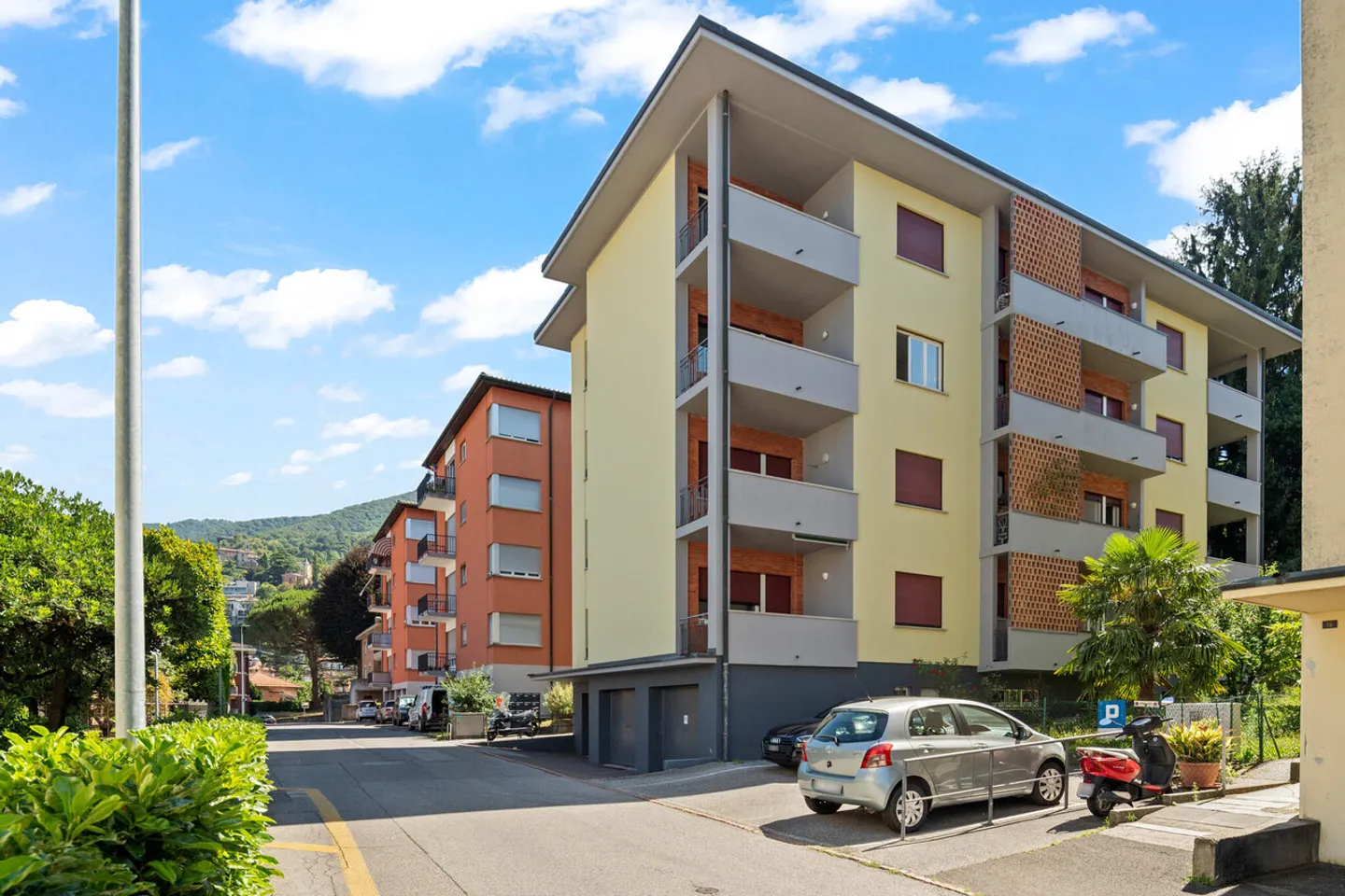 Immeuble collectif avec 12 appartements - Photo 1 sur 7
