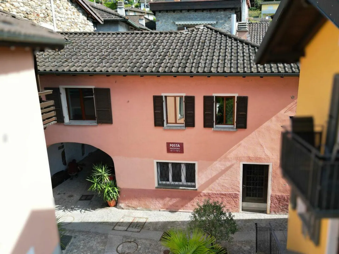 Charmantes historisches Haus im Herzen des malerischen Dorfkerns von Piazzogna - Foto 2 von 13