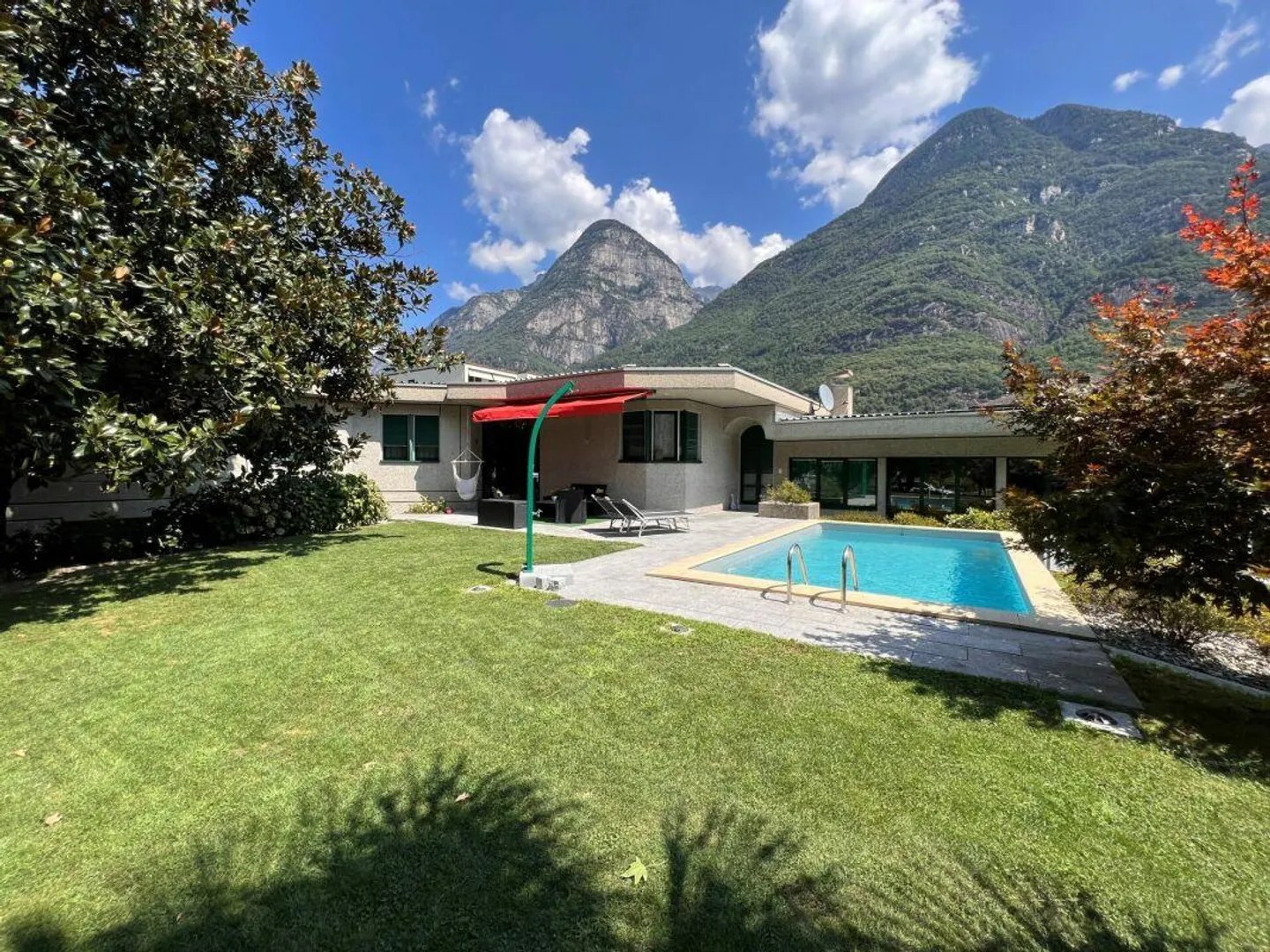 Lodrino - 7.5 room villa with pool - Photo 1 of 13