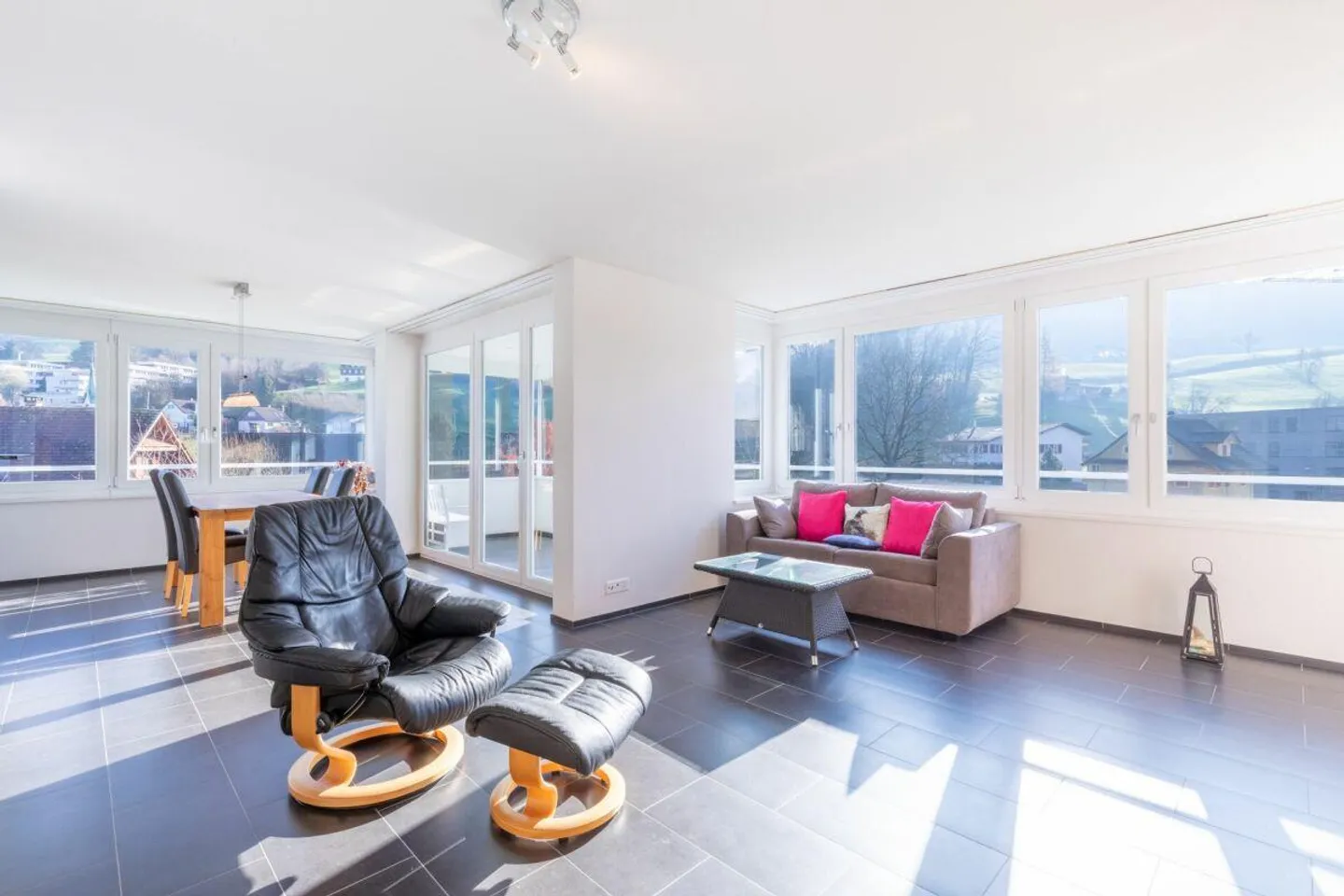 Gepflegte Wohnung mit schönem Ausblick - Foto 2 von 12