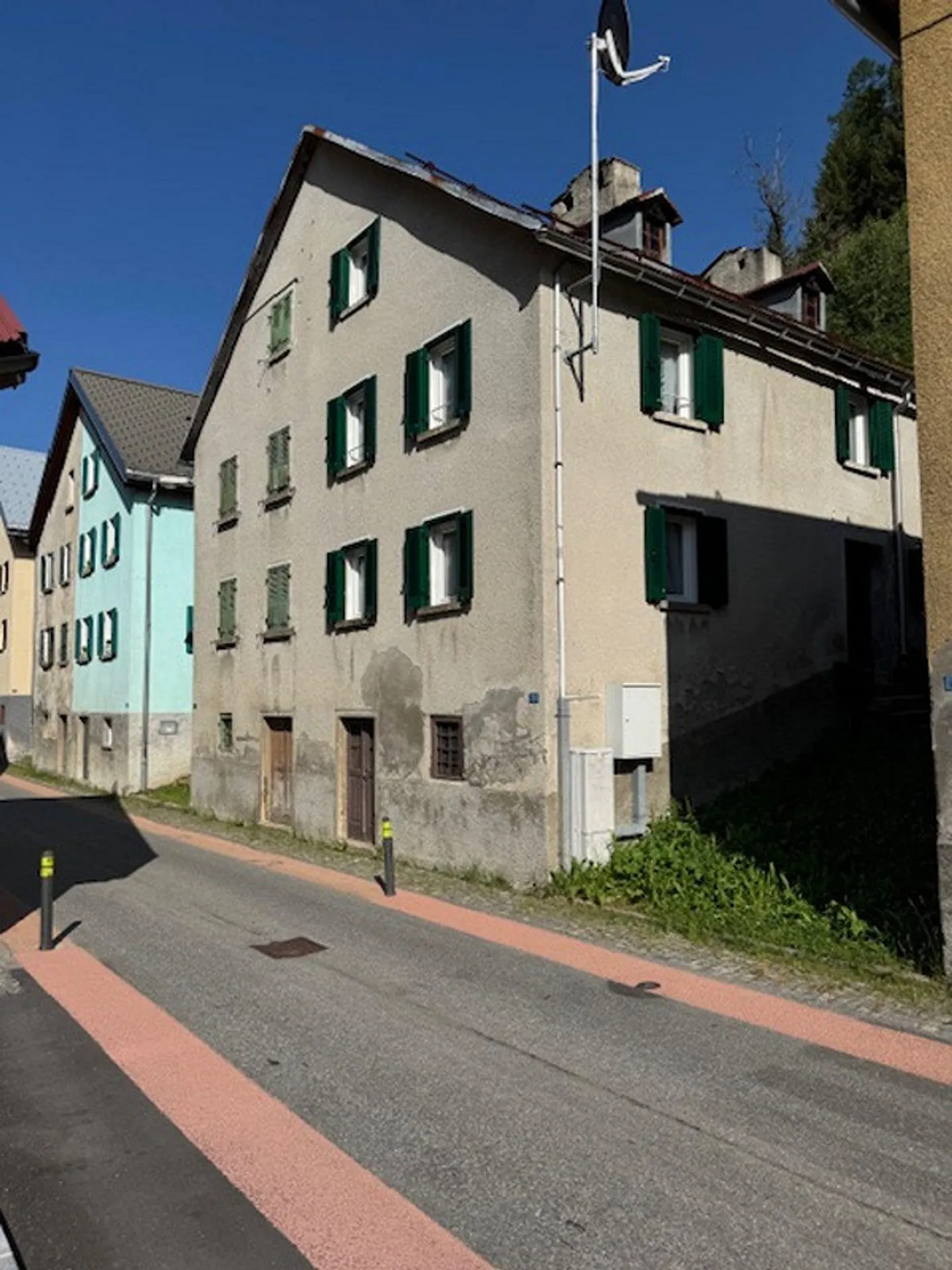 Stepped house for sale - Photo 1 of 10