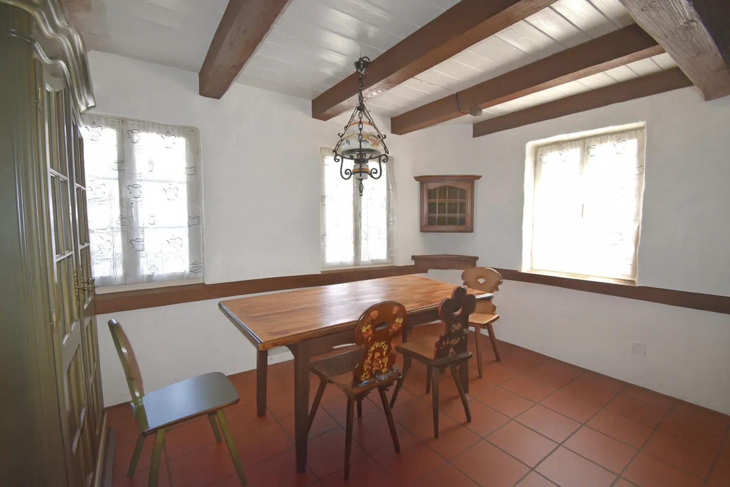 Affascinante casa a schiera affittata in posizione centrale a Ganterschwil - Foto 4 di 11