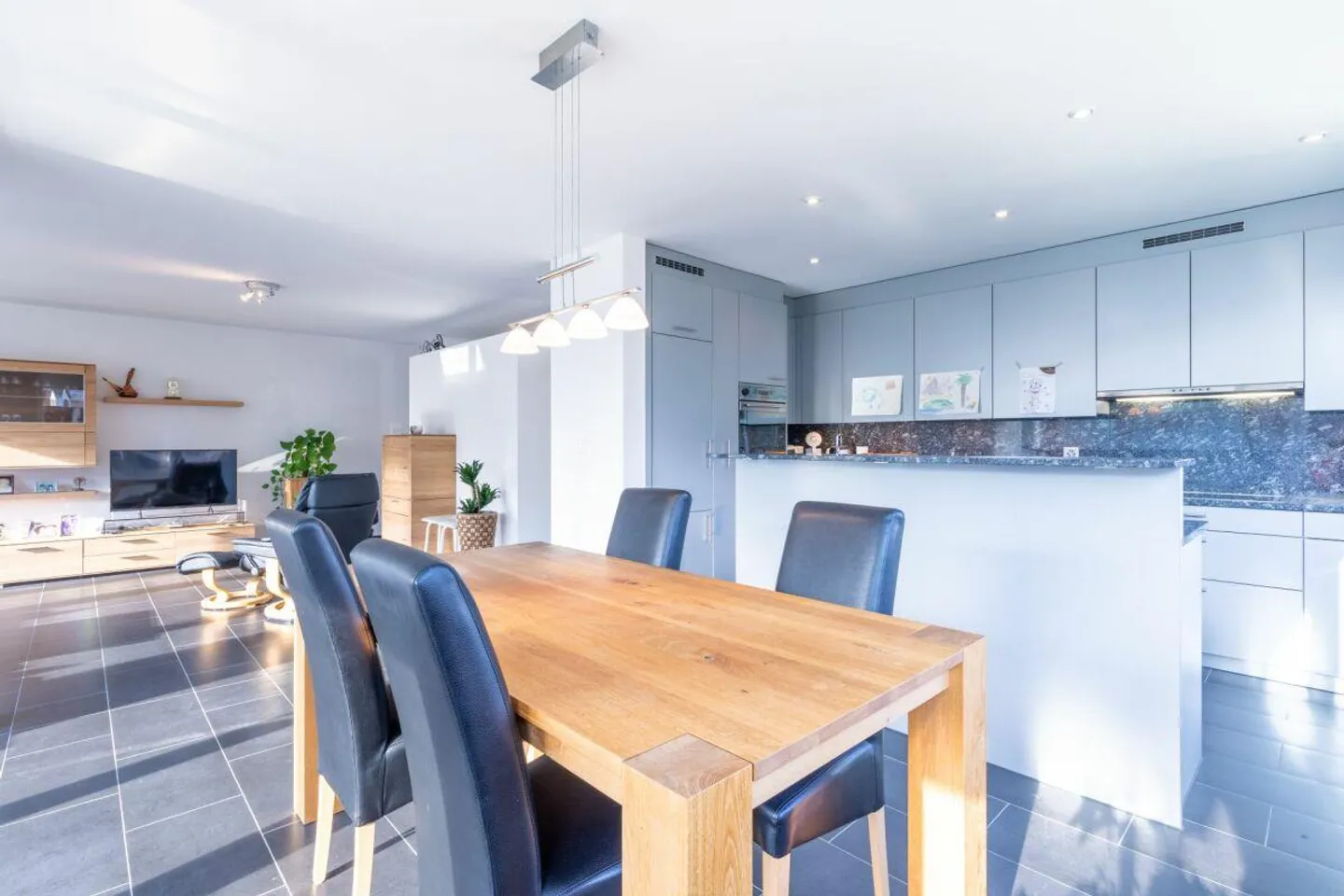 Gepflegte Wohnung mit schönem Ausblick - Foto 3 von 12