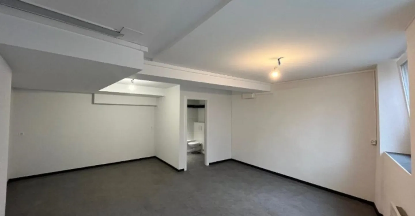 Shop for rent - Photo 1 of 6