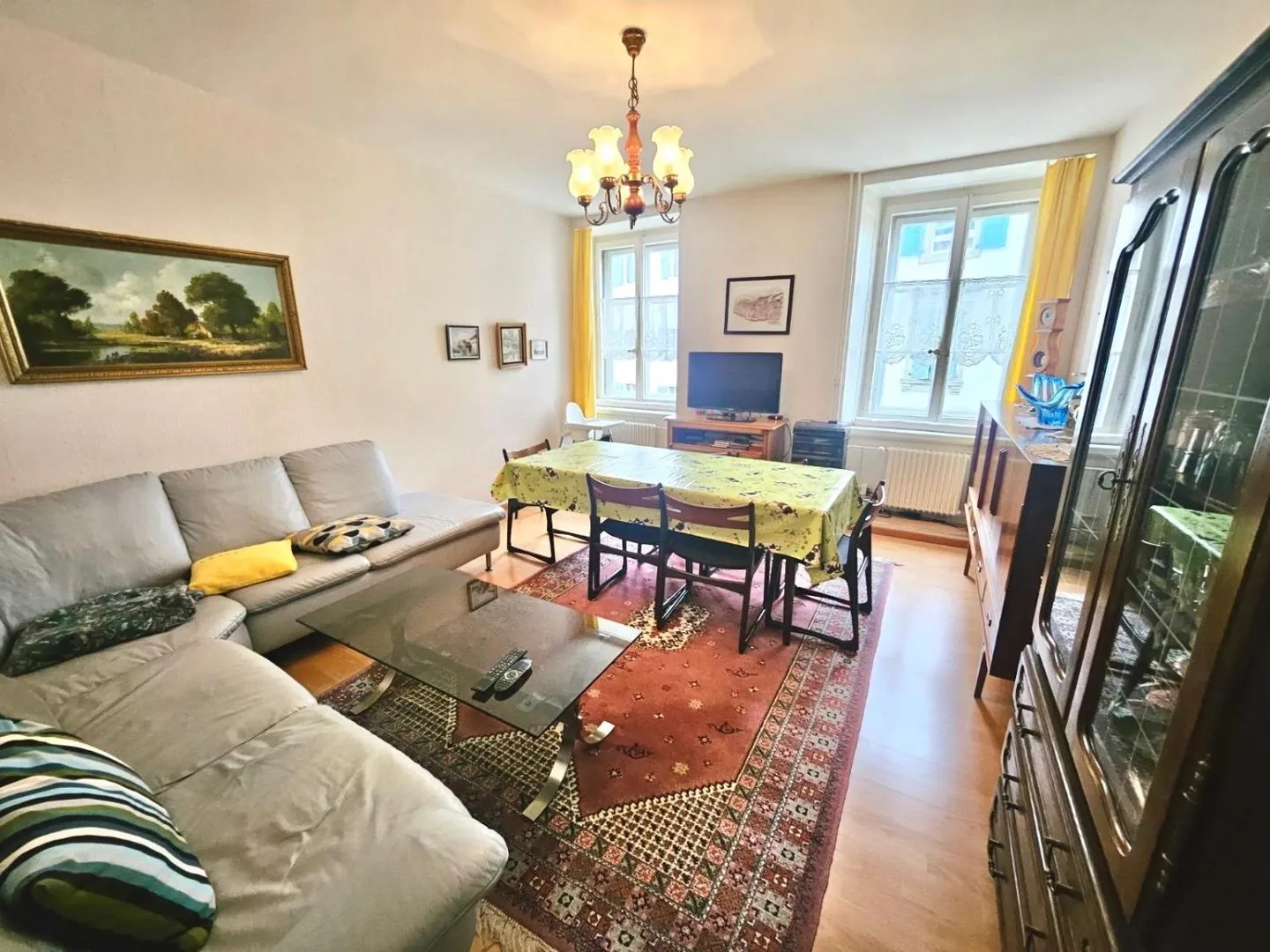 Mixed-use building - Photo 3 of 7