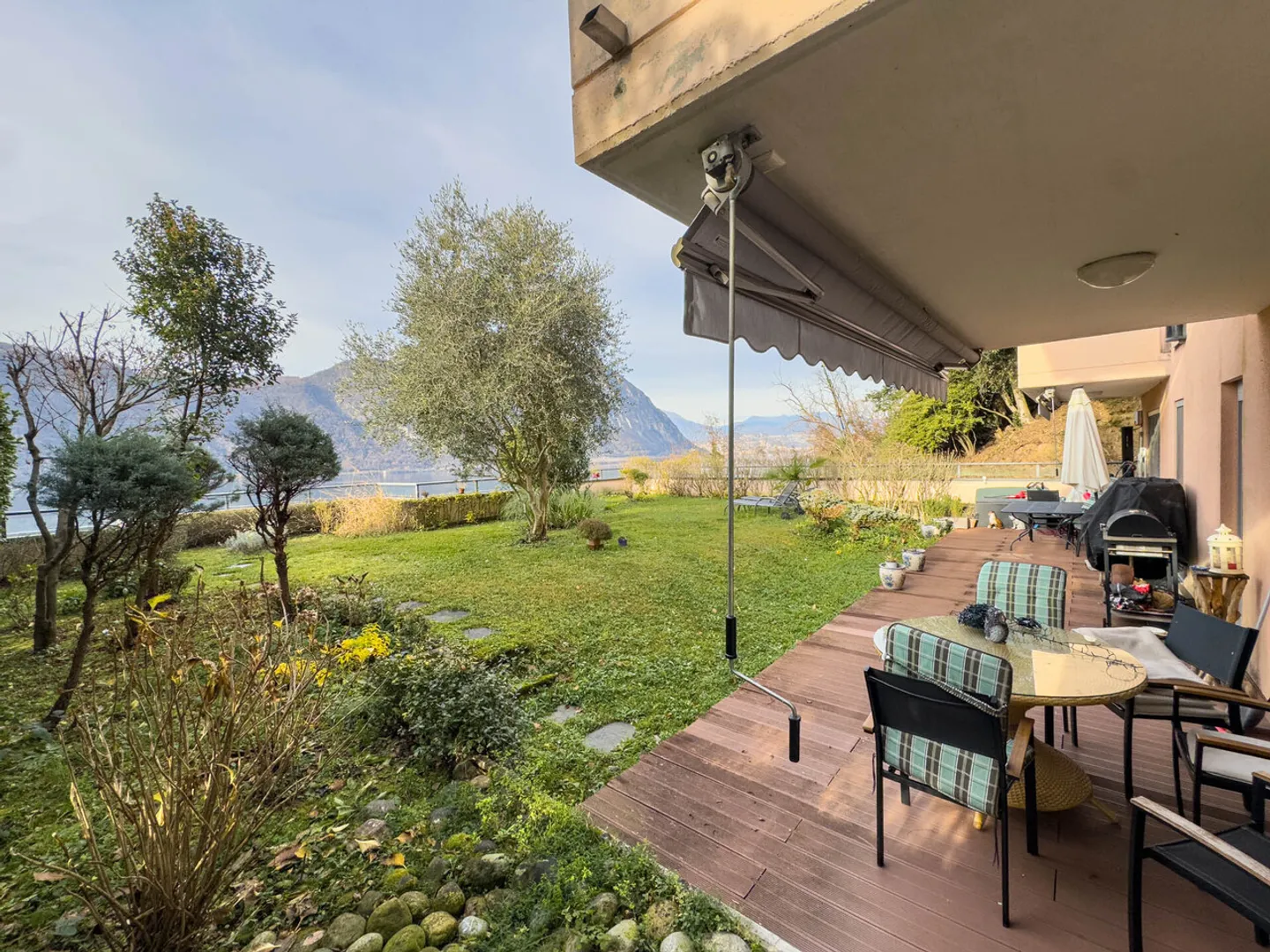 Appartement avec vue sur le lac et jardin à Bissone - Photo 8 sur 11