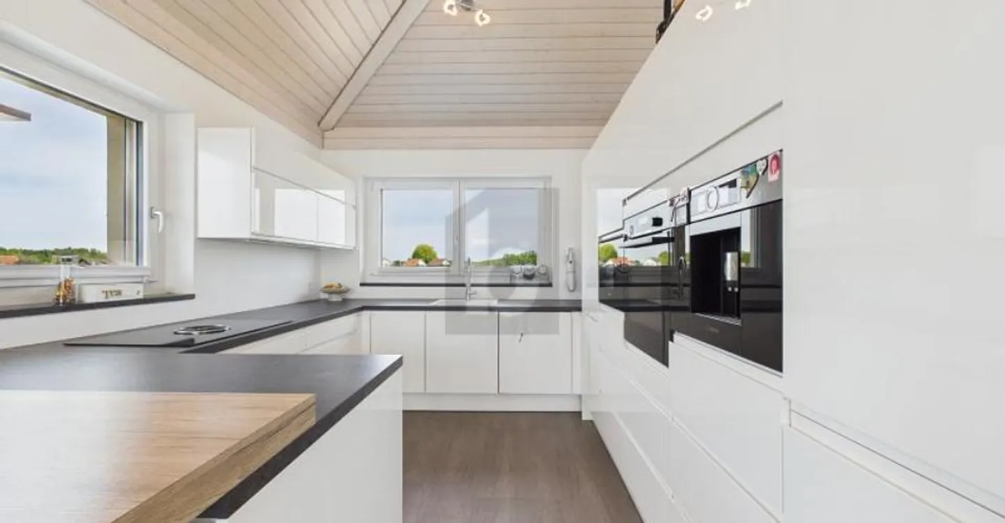 Luxurious Terrace Apartment - Photo 3 of 5
