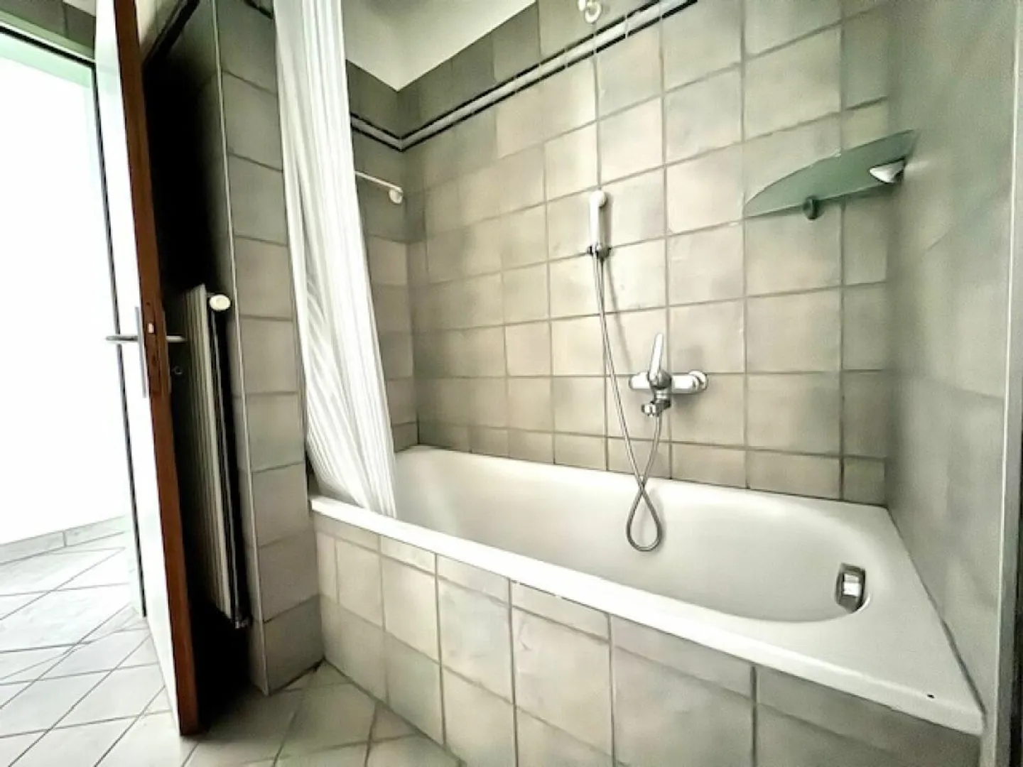 FOR SALE IN CADENAZZO - 2.5 ROOM APARTMENT ON THE GROUND FLOOR WITH TERRACE - Photo 8 of 13